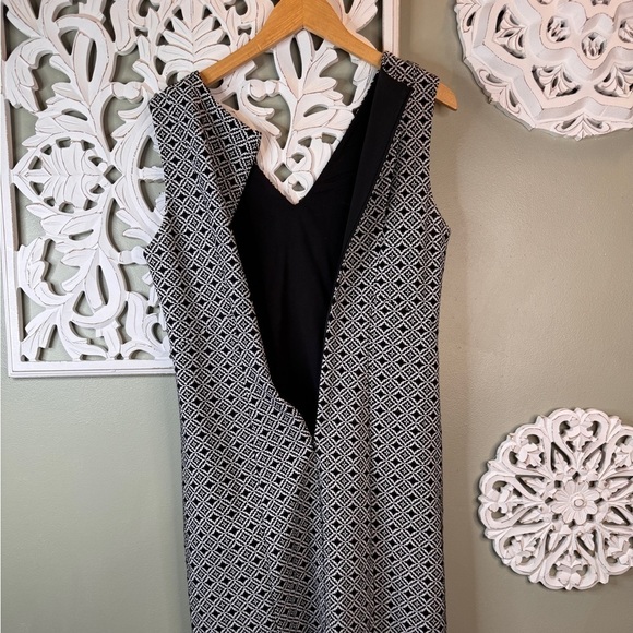 Adrianna Papell Geometric V Neck Textured Sheath Dress Black White 10 - Picture 9 of 9